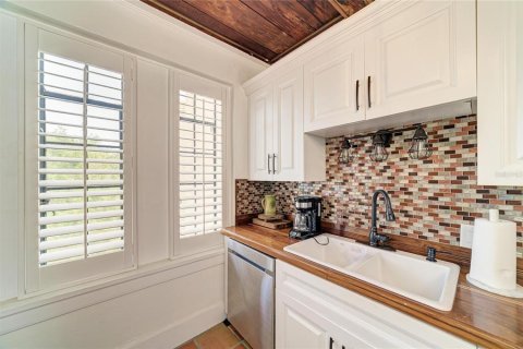 Condo in Bradenton, Florida, 1 bedroom № 2214397 - photo 22