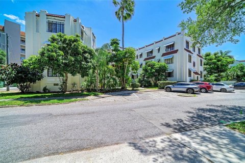 Condo in Bradenton, Florida, 1 bedroom № 2214397 - photo 8