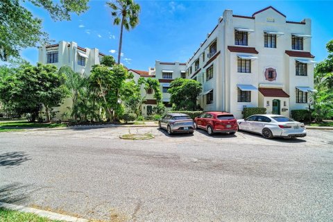 Condo in Bradenton, Florida, 1 bedroom № 2214397 - photo 5
