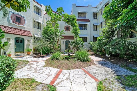 Condo in Bradenton, Florida, 1 bedroom № 2214397 - photo 2