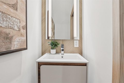 Townhouse in Miami, Florida 3 bedrooms, 222.97 sq.m. № 1945634 - photo 11