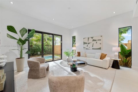 Townhouse in Miami, Florida 3 bedrooms, 222.97 sq.m. № 1945634 - photo 13