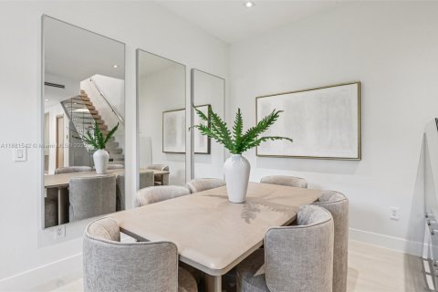 Townhouse in Miami, Florida 3 bedrooms, 222.97 sq.m. № 1945634 - photo 5