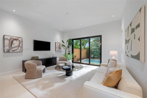 Townhouse in Miami, Florida 3 bedrooms, 222.97 sq.m. № 1945634 - photo 14