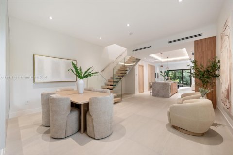 Townhouse in Miami, Florida 3 bedrooms, 222.97 sq.m. № 1945634 - photo 6