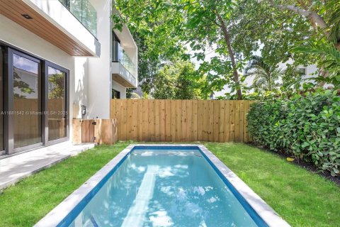 Townhouse in Miami, Florida 3 bedrooms, 222.97 sq.m. № 1945634 - photo 18