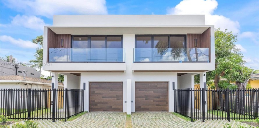 Townhouse in Miami, Florida 3 bedrooms, 222.97 sq.m. № 1945634