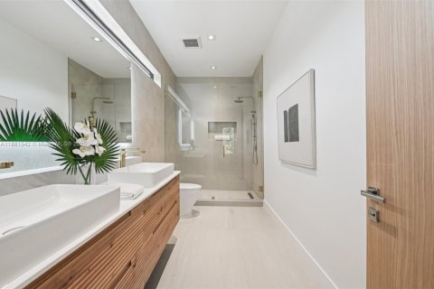 Townhouse in Miami, Florida 3 bedrooms, 222.97 sq.m. № 1945634 - photo 28