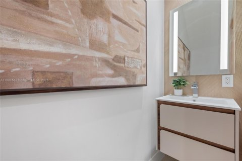 Townhouse in Miami, Florida 3 bedrooms, 222.97 sq.m. № 1945634 - photo 10