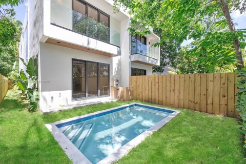 Townhouse in Miami, Florida 3 bedrooms, 222.97 sq.m. № 1945634 - photo 19
