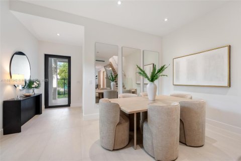 Townhouse in Miami, Florida 3 bedrooms, 222.97 sq.m. № 1945634 - photo 4