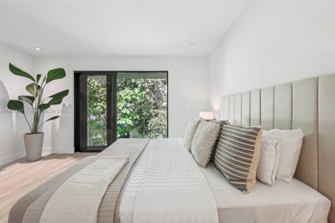 Townhouse in Miami, Florida 3 bedrooms, 222.97 sq.m. № 1945634 - photo 24