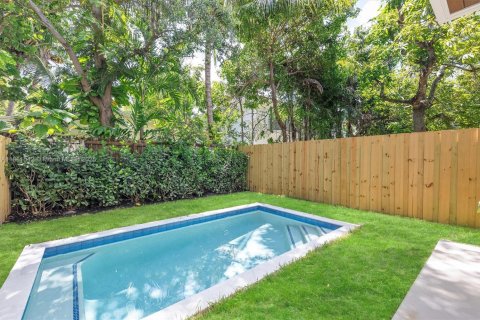 Townhouse in Miami, Florida 3 bedrooms, 222.97 sq.m. № 1945634 - photo 16