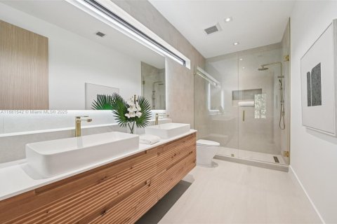 Townhouse in Miami, Florida 3 bedrooms, 222.97 sq.m. № 1945634 - photo 29