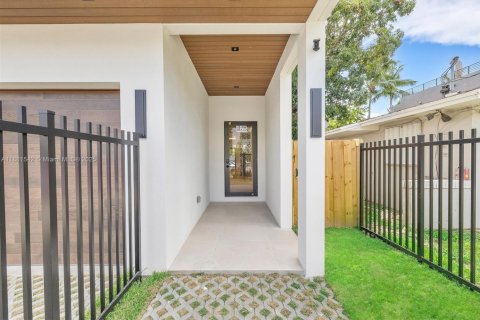 Townhouse in Miami, Florida 3 bedrooms, 222.97 sq.m. № 1945634 - photo 2