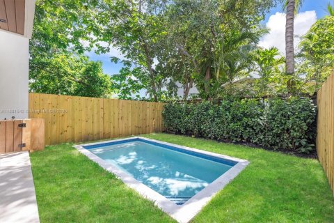 Townhouse in Miami, Florida 3 bedrooms, 222.97 sq.m. № 1945634 - photo 17