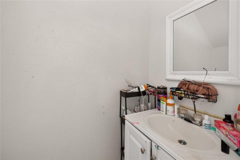 Commercial property in Tampa, Florida 4 bedrooms, 185.8 sq.m. № 2279719 - photo 25