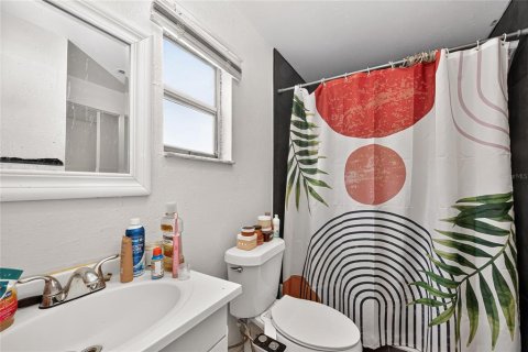 Commercial property in Tampa, Florida 4 bedrooms, 185.8 sq.m. № 2279719 - photo 30