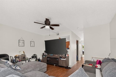 Commercial property in Tampa, Florida 4 bedrooms, 185.8 sq.m. № 2279719 - photo 20