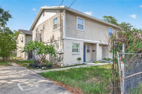 Commercial property in Tampa, Florida 4 bedrooms, 185.8 sq.m. № 2279719 - photo 2