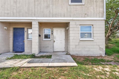 Commercial property in Tampa, Florida 4 bedrooms, 185.8 sq.m. № 2279719 - photo 13