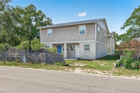 Commercial property in Tampa, Florida 4 bedrooms, 185.8 sq.m. № 2279719 - photo 4