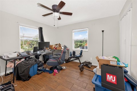 Commercial property in Tampa, Florida 4 bedrooms, 185.8 sq.m. № 2279719 - photo 27