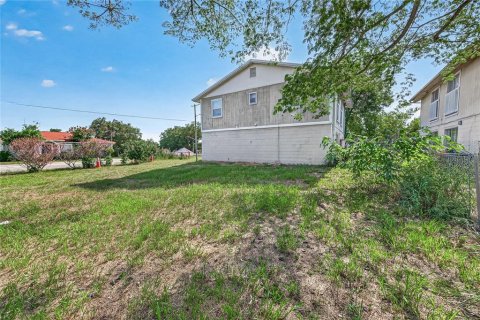 Commercial property in Tampa, Florida 4 bedrooms, 185.8 sq.m. № 2279719 - photo 9