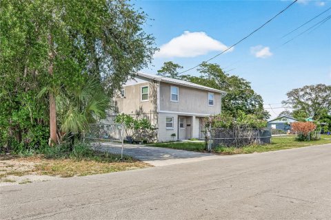 Commercial property in Tampa, Florida 4 bedrooms, 185.8 sq.m. № 2279719 - photo 3