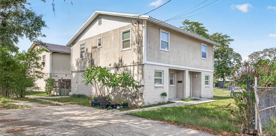 Commercial property in Tampa, Florida 4 bedrooms, 185.8 sq.m. № 2279719