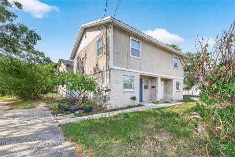 Commercial property in Tampa, Florida 4 bedrooms, 185.8 sq.m. № 2279719 - photo 6