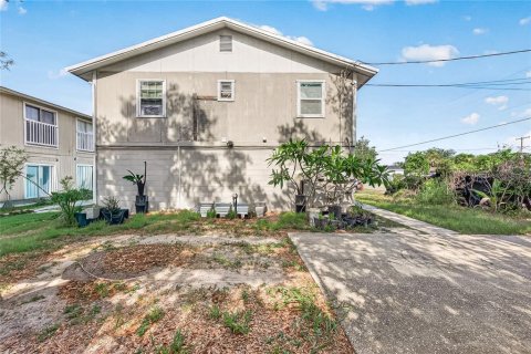Commercial property in Tampa, Florida 4 bedrooms, 185.8 sq.m. № 2279719 - photo 11