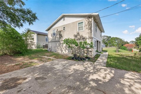 Commercial property in Tampa, Florida 4 bedrooms, 185.8 sq.m. № 2279719 - photo 10