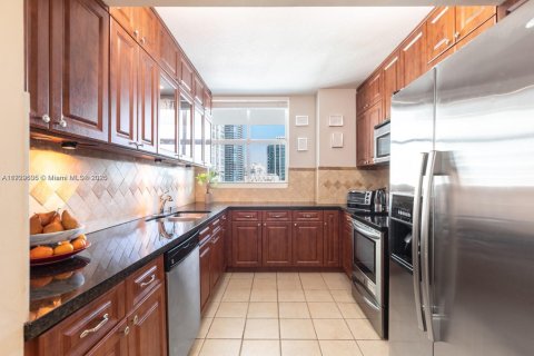 Condo in Miami, Florida, 2 bedrooms  № 1497122 - photo 3