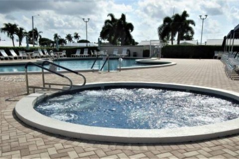 House in Boynton Beach, Florida 2 bedrooms, 132.66 sq.m. № 2009667 - photo 19
