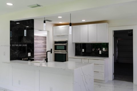 House in Boynton Beach, Florida 2 bedrooms, 132.66 sq.m. № 2009667 - photo 3