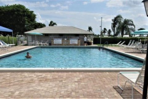 House in Boynton Beach, Florida 2 bedrooms, 132.66 sq.m. № 2009667 - photo 16