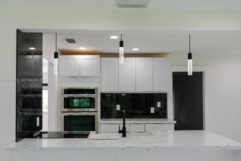 House in Boynton Beach, Florida 2 bedrooms, 132.66 sq.m. № 2009667 - photo 2