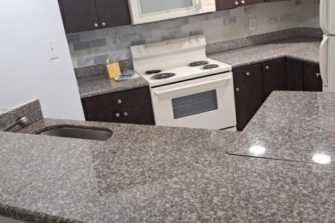 Condo in Sunrise, Florida, 1 bedroom № 1996646 - photo 10