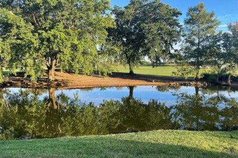 Condo in Sunrise, Florida, 1 bedroom № 1996646 - photo 3