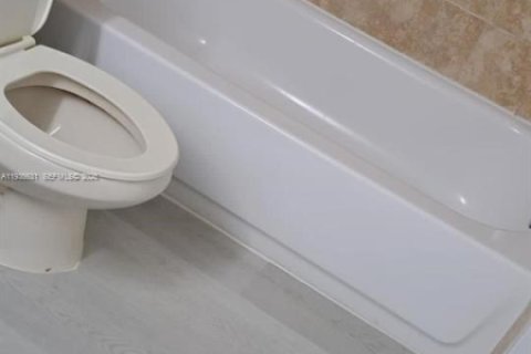 Condo in Sunrise, Florida, 1 bedroom № 1996646 - photo 11