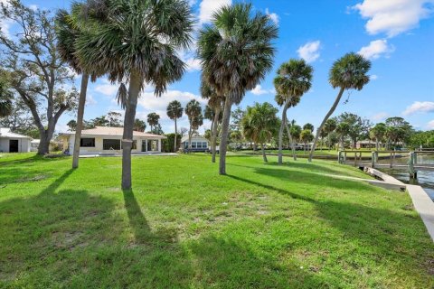 House in Englewood, Florida 2 bedrooms, 135.17 sq.m. № 1824132 - photo 4