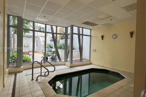 Condo in Hollywood, Florida, 1 bedroom  № 2088947 - photo 18