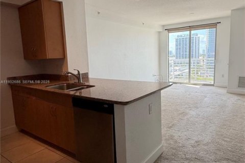 Condo in Hollywood, Florida, 1 bedroom  № 2088947 - photo 5