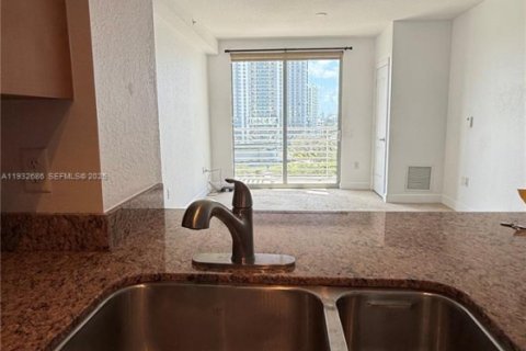 Condo in Hollywood, Florida, 1 bedroom  № 2088947 - photo 4