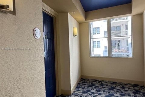 Condo in Hollywood, Florida, 1 bedroom  № 2088947 - photo 14