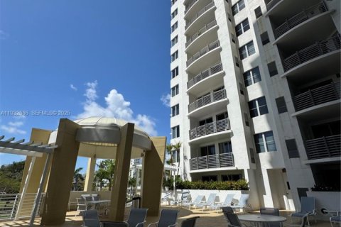 Condo in Hollywood, Florida, 1 bedroom  № 2088947 - photo 29