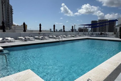Condo in Hollywood, Florida, 1 bedroom  № 2088947 - photo 16