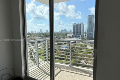 Condo in Hollywood, Florida, 1 bedroom  № 2088947 - photo 7