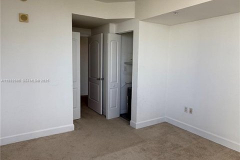 Condo in Hollywood, Florida, 1 bedroom  № 2088947 - photo 11